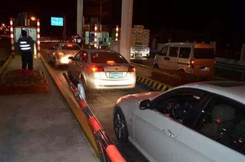 假期高速行駛攻略，看一遍絕對(duì)平安！