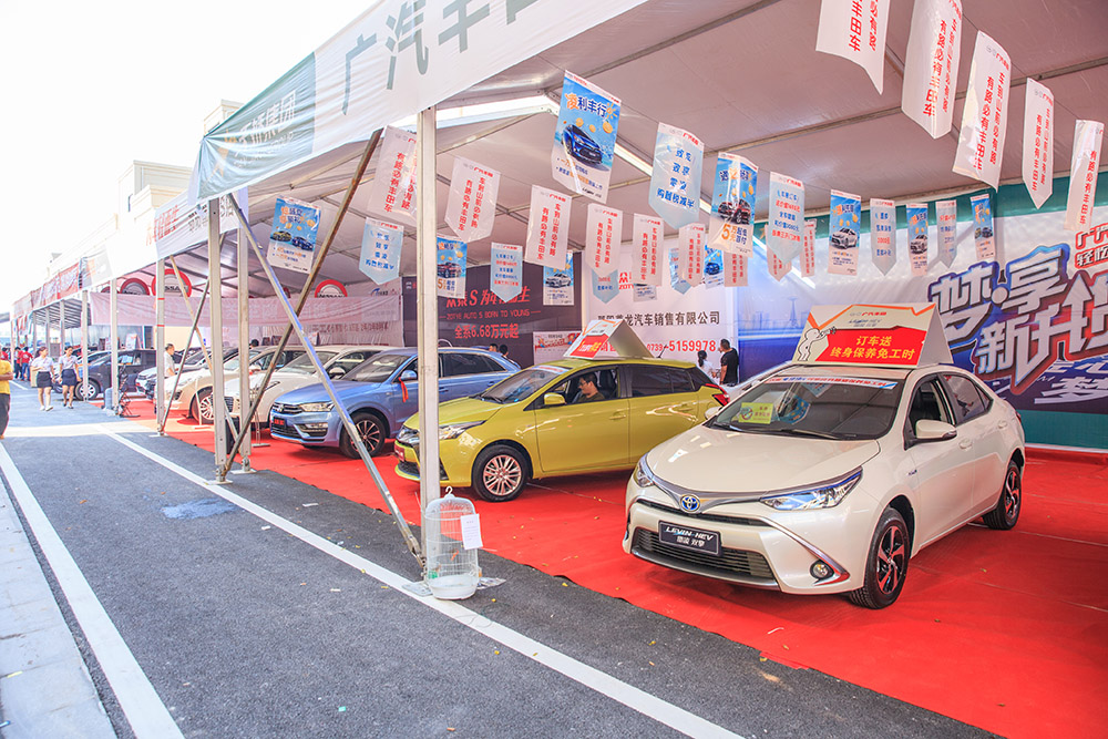 【車展第一天】遇到那個TA，放棄蘋果8......