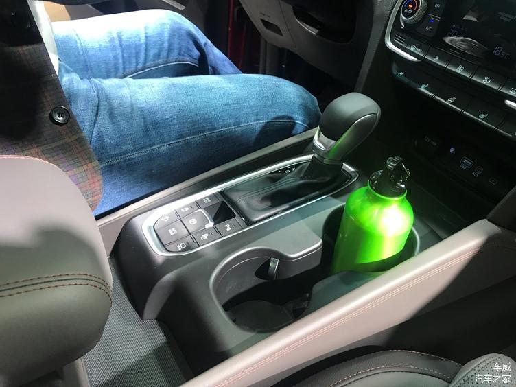 日內(nèi)瓦車(chē)展：實(shí)拍現(xiàn)代全新格越，追求實(shí)用性的SUV