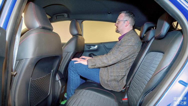 福特發(fā)布PUMA小型SUV官圖，歐式風(fēng)格，造型很有柔和感