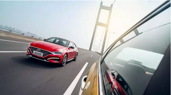 【安全駕駛】冬季開窗除霧冷颼颼，車窗起霧如何破？