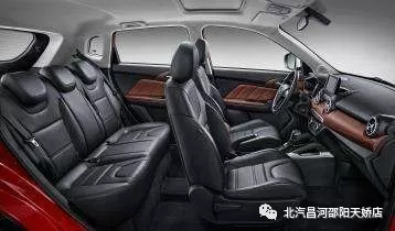 易燃易爆炸！夏天在車?yán)锓胚@些東西絕對是奪命炸彈！