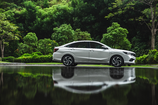 媒體視角丨擁抱混動時代，從一輛享域銳·混動開始