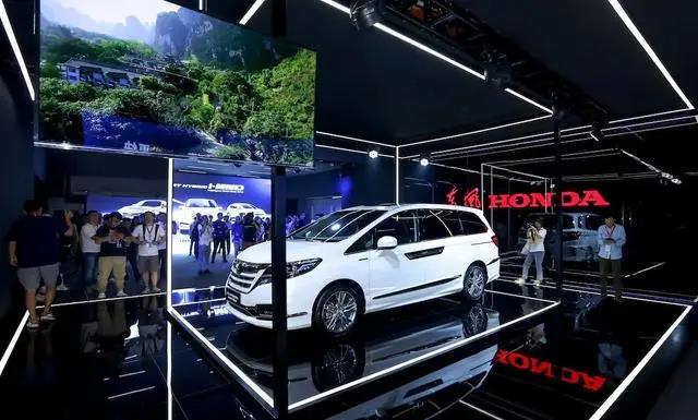 媒體視角 | 詮釋黃金平衡的艾力紳，引領(lǐng)日系MPV“全盛時(shí)代”