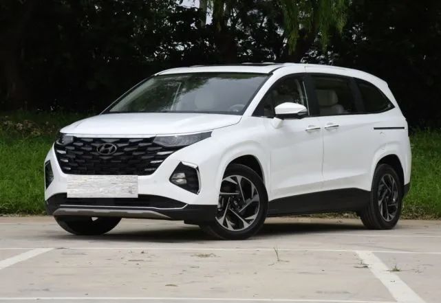 還看啥傳祺M8，現(xiàn)代庫斯途2.0T動力，16.98萬起，軸距超3米